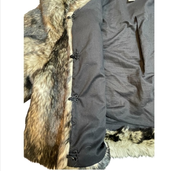 Robbi & Nikki Faux Fur Cropped Jacket w/ Rhinestone Brooch Size Women’s Medium - Picture 11 of 16